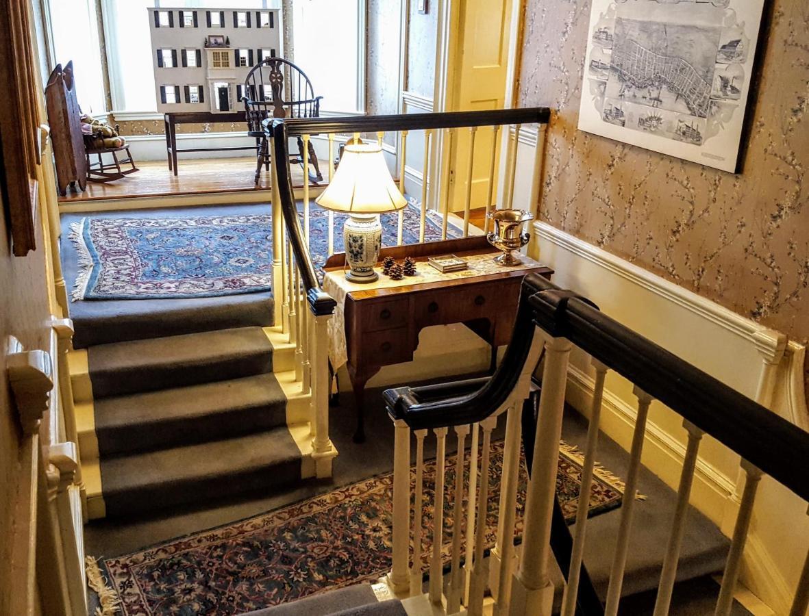 Clark Currier Inn Нюбърипорт Екстериор снимка