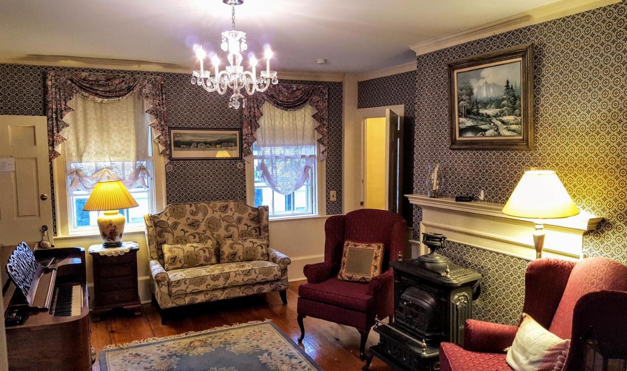 Clark Currier Inn Нюбърипорт Екстериор снимка