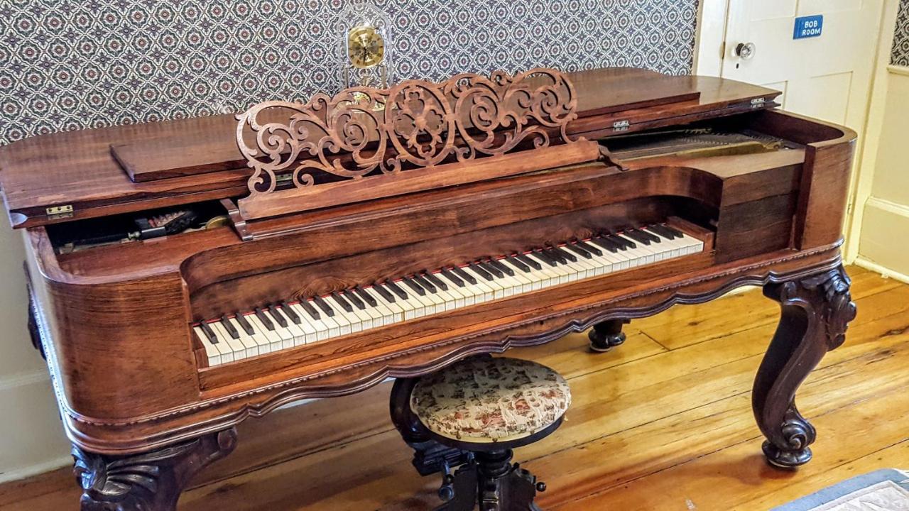 Clark Currier Inn Нюбърипорт Екстериор снимка