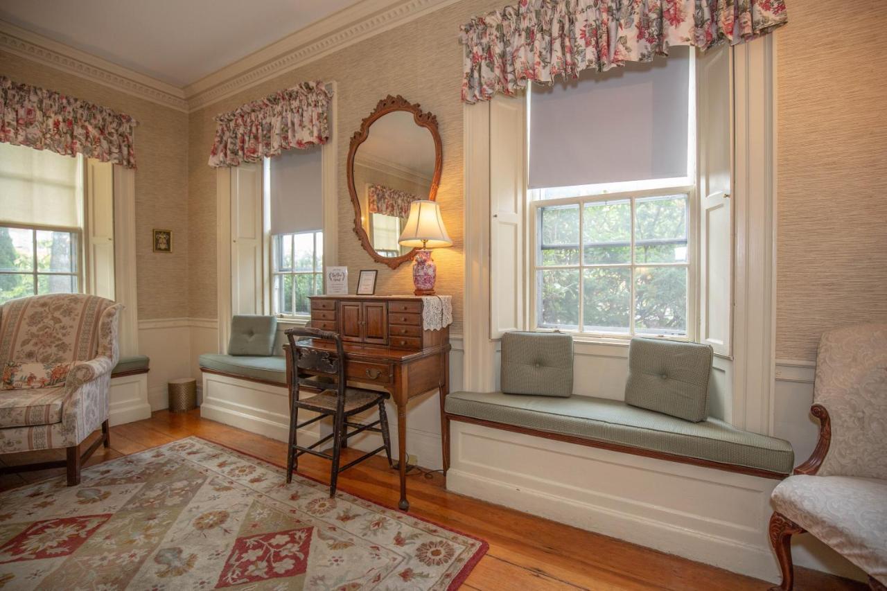 Clark Currier Inn Нюбърипорт Екстериор снимка