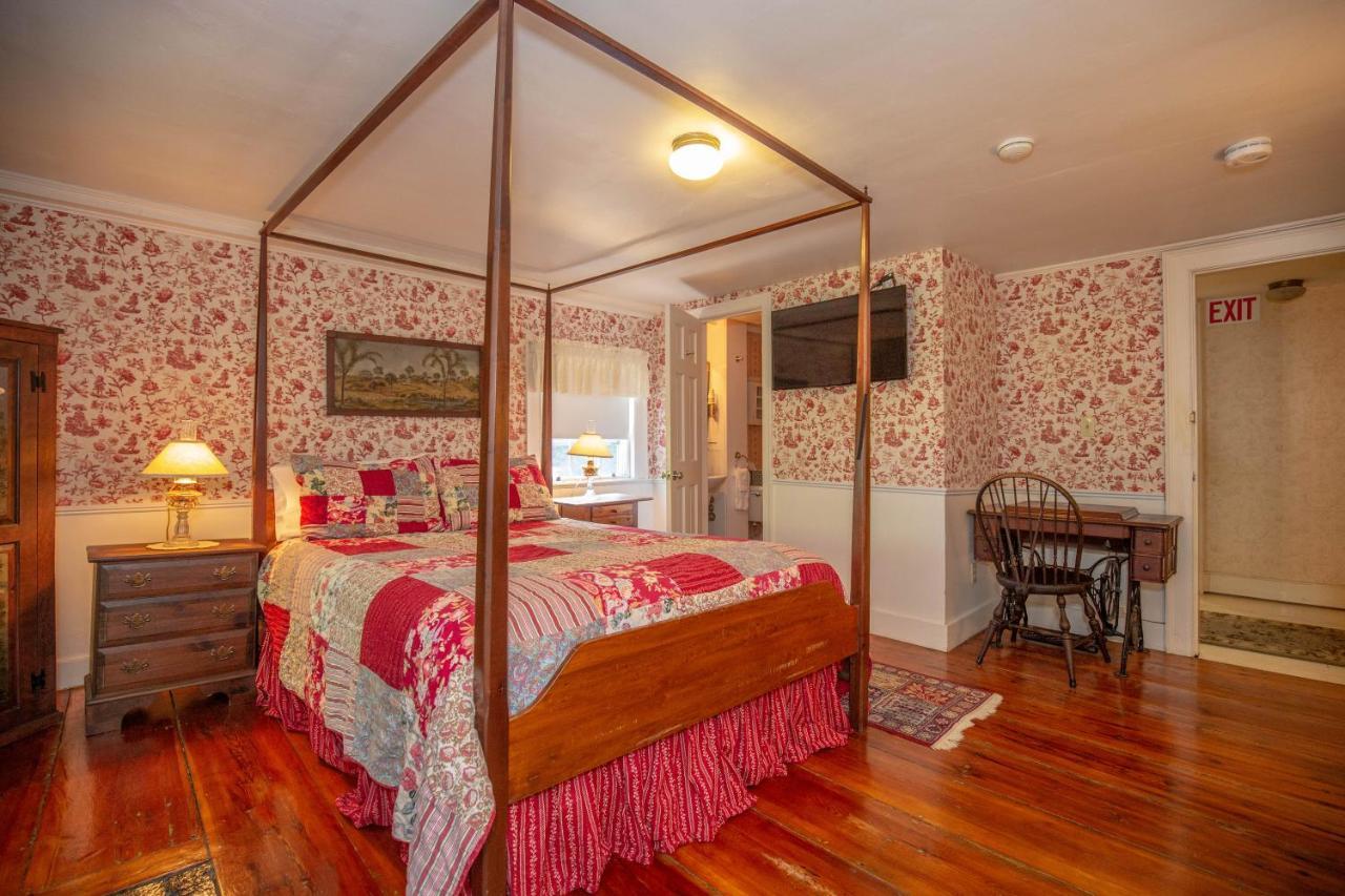 Clark Currier Inn Нюбърипорт Екстериор снимка