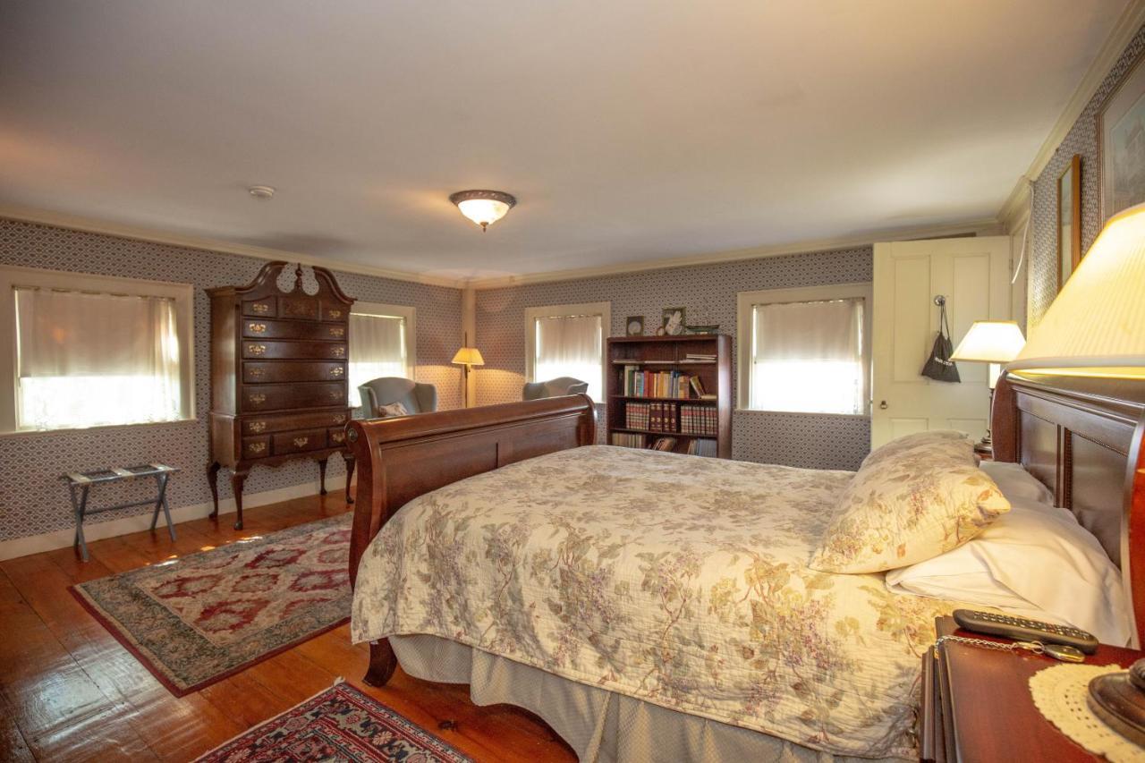 Clark Currier Inn Нюбърипорт Екстериор снимка