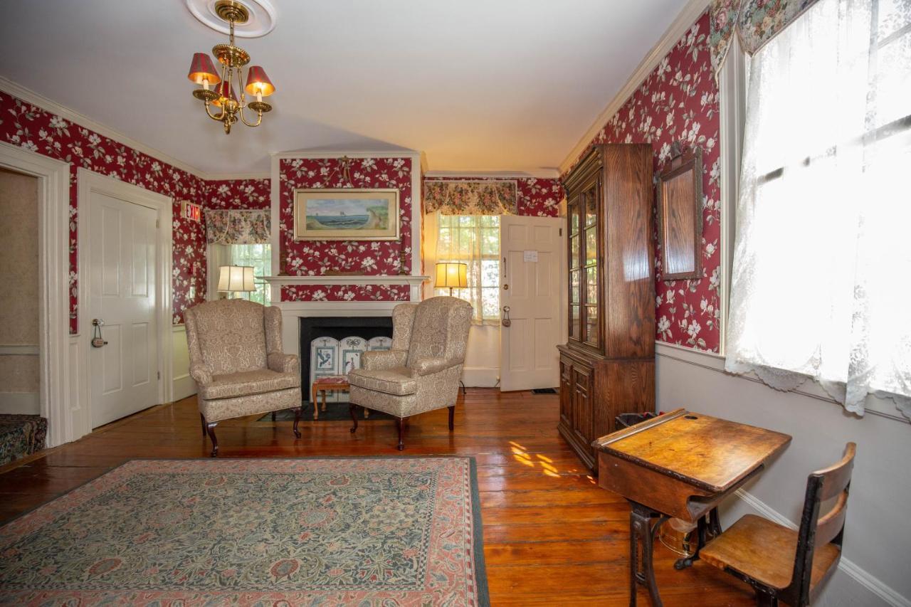 Clark Currier Inn Нюбърипорт Екстериор снимка