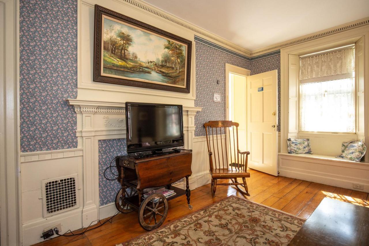 Clark Currier Inn Нюбърипорт Екстериор снимка