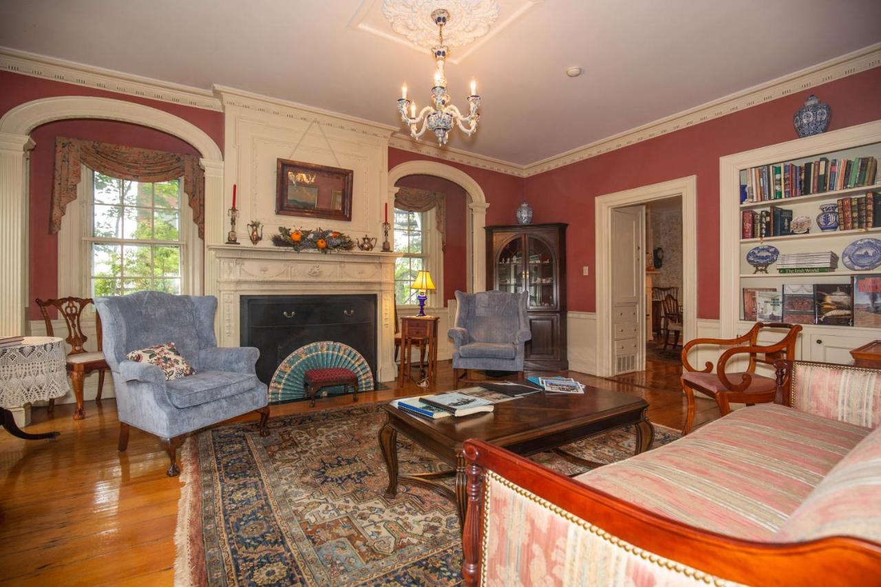 Clark Currier Inn Нюбърипорт Екстериор снимка