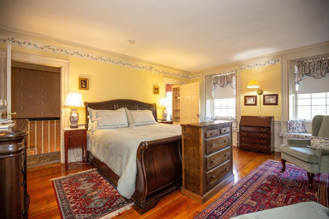Clark Currier Inn Нюбърипорт Екстериор снимка