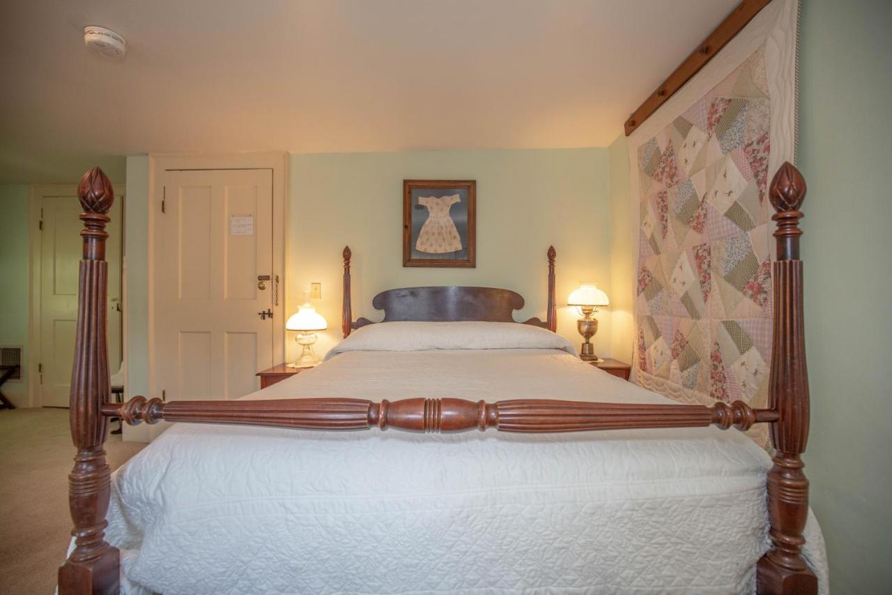 Clark Currier Inn Нюбърипорт Екстериор снимка