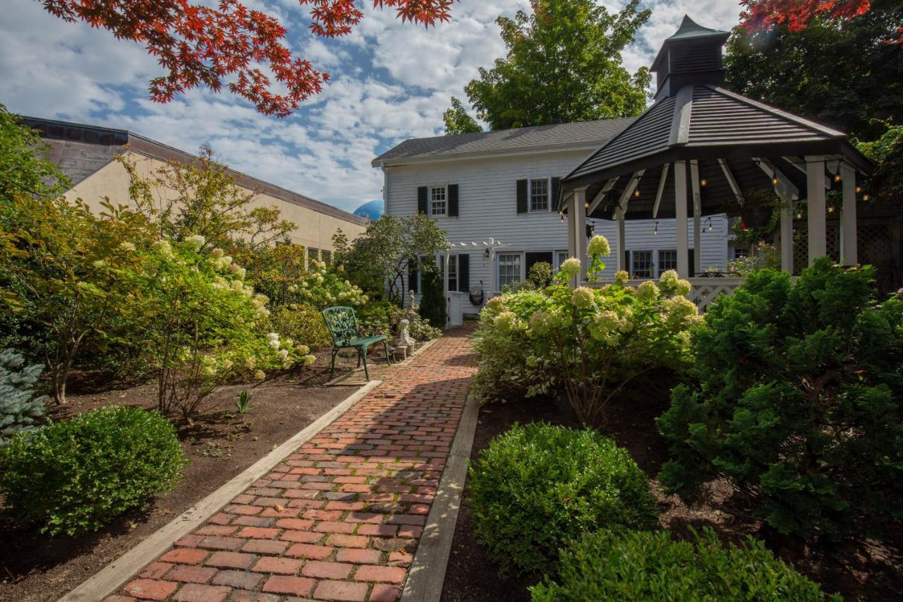 Clark Currier Inn Нюбърипорт Екстериор снимка