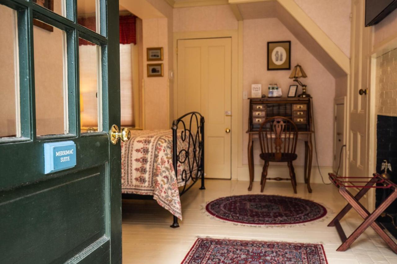 Clark Currier Inn Нюбърипорт Екстериор снимка