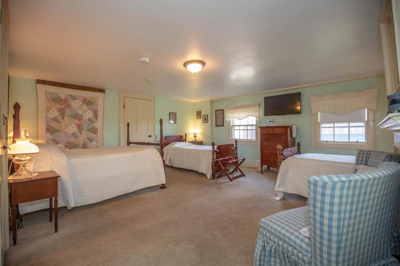 Clark Currier Inn Нюбърипорт Екстериор снимка