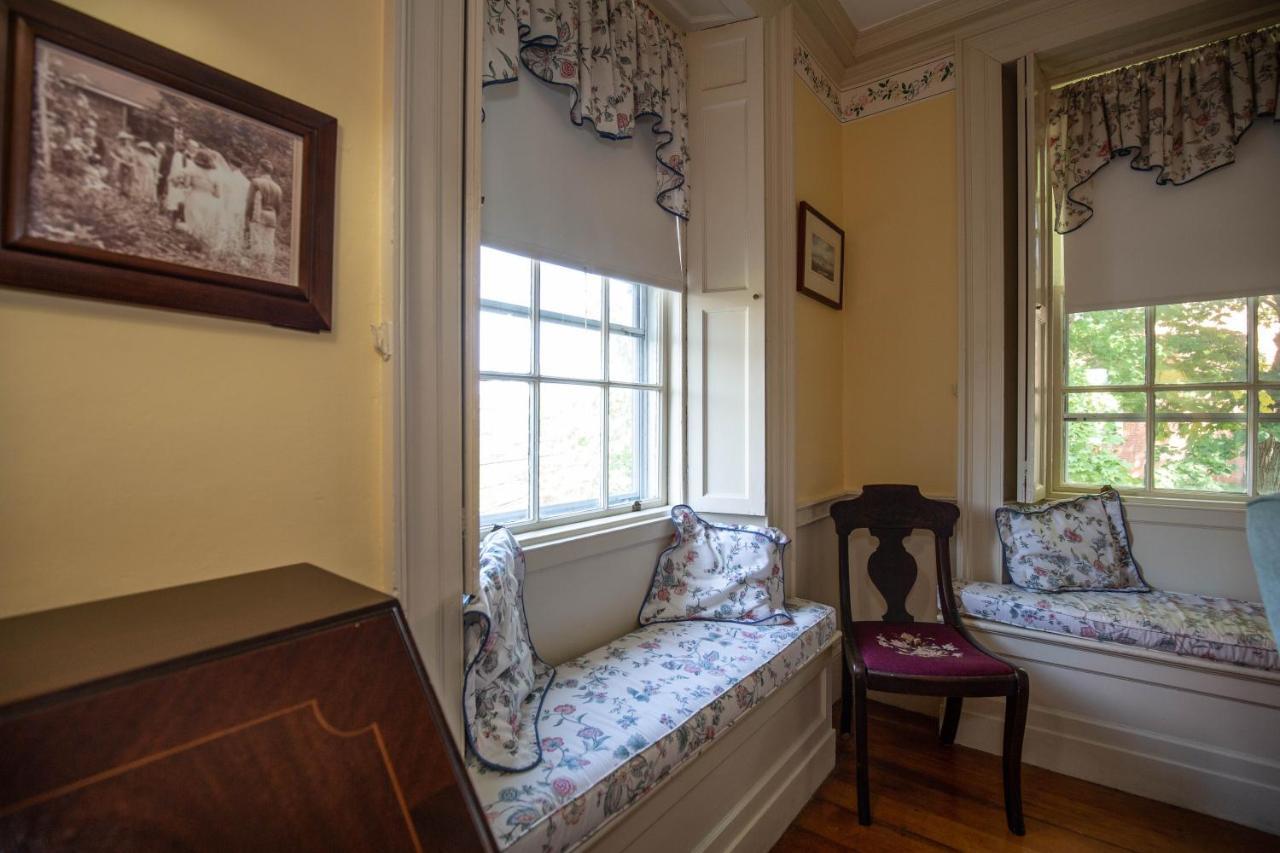 Clark Currier Inn Нюбърипорт Екстериор снимка
