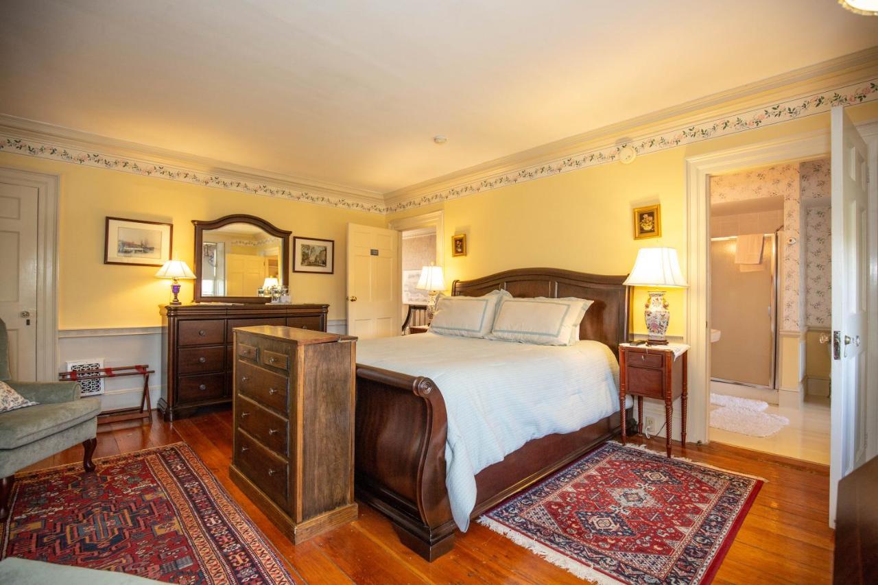 Clark Currier Inn Нюбърипорт Екстериор снимка